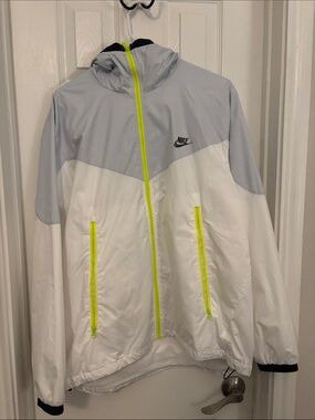 Nike White & Light Gray Hooded Jacket Size Medium